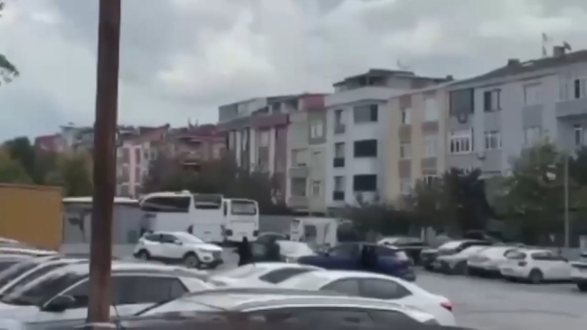 Bayrampaşa\'da 3 kişiden 7 kilo altın gasbeden 12 şüpheli yakalandı