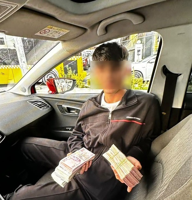 7 kilo altın ve 35 bin euro çaldılar! Bir de böyle poz verdiler