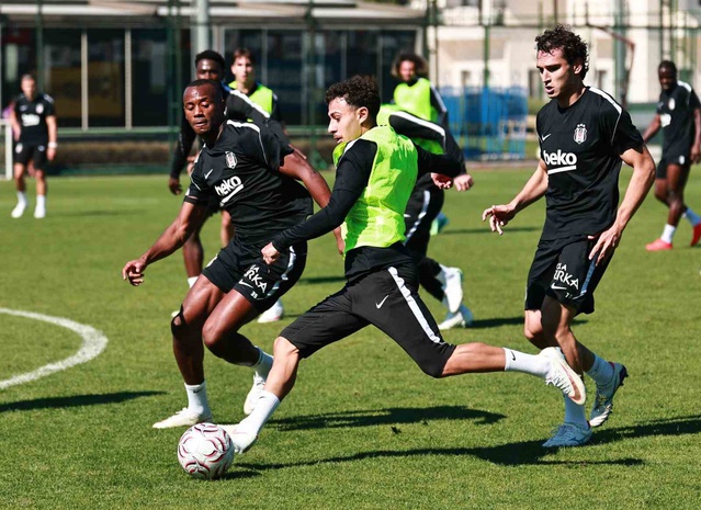 Beşiktaş, Kocaelispor maçı öncesi Nevzat Demir'de taktik idman yaptı