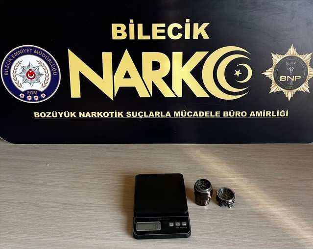 Bilecik Bozüyük'te narkotik operasyonunda 3 şüpheli yakalandı, hassas terazi bulundu