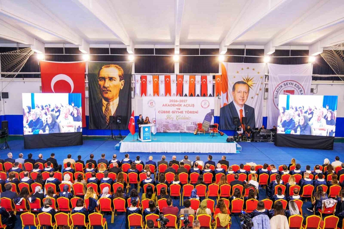 Bilecik Şeyh Edebali Üniversitesi töreninde 75 öğretim üyesi cübbe giydi