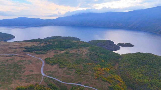 Bitlis Tatvan'da Nemrut Kalderası sonbahar renkleriyle doğaseverleri bekliyor