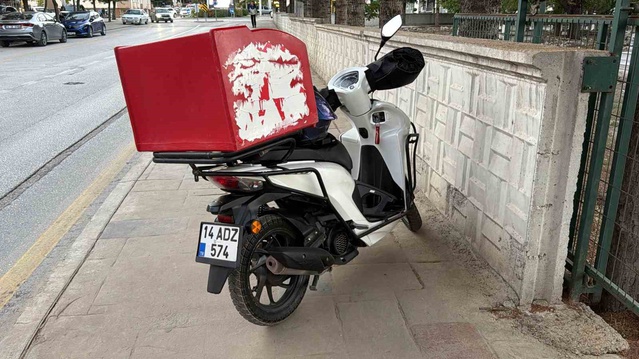 Bolu'da aynı yönde seyreden motosiklet ve otomobil çarpıştı, sürücü yaralandı