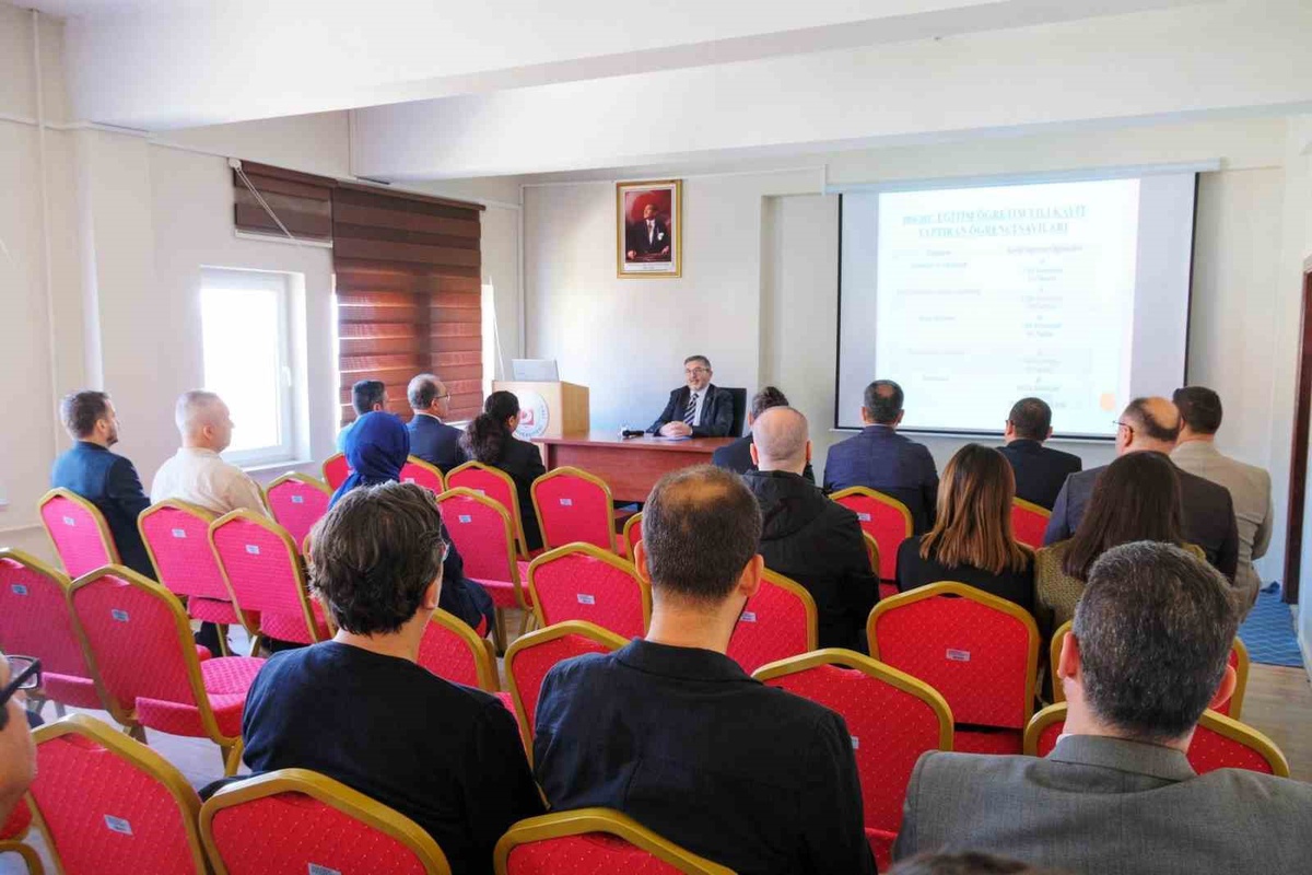 BŞEÜ Gölpazarı MYO\'da yapay zekâ odaklı mesleki eğitim hedefleri ele alındı