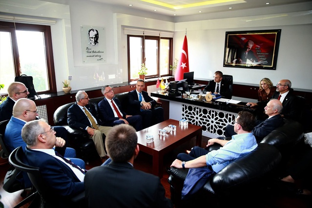 Burgaz'daki çocuk hastanesi heyeti Trakya Üniversitesi Hastanesini ziyaret etti