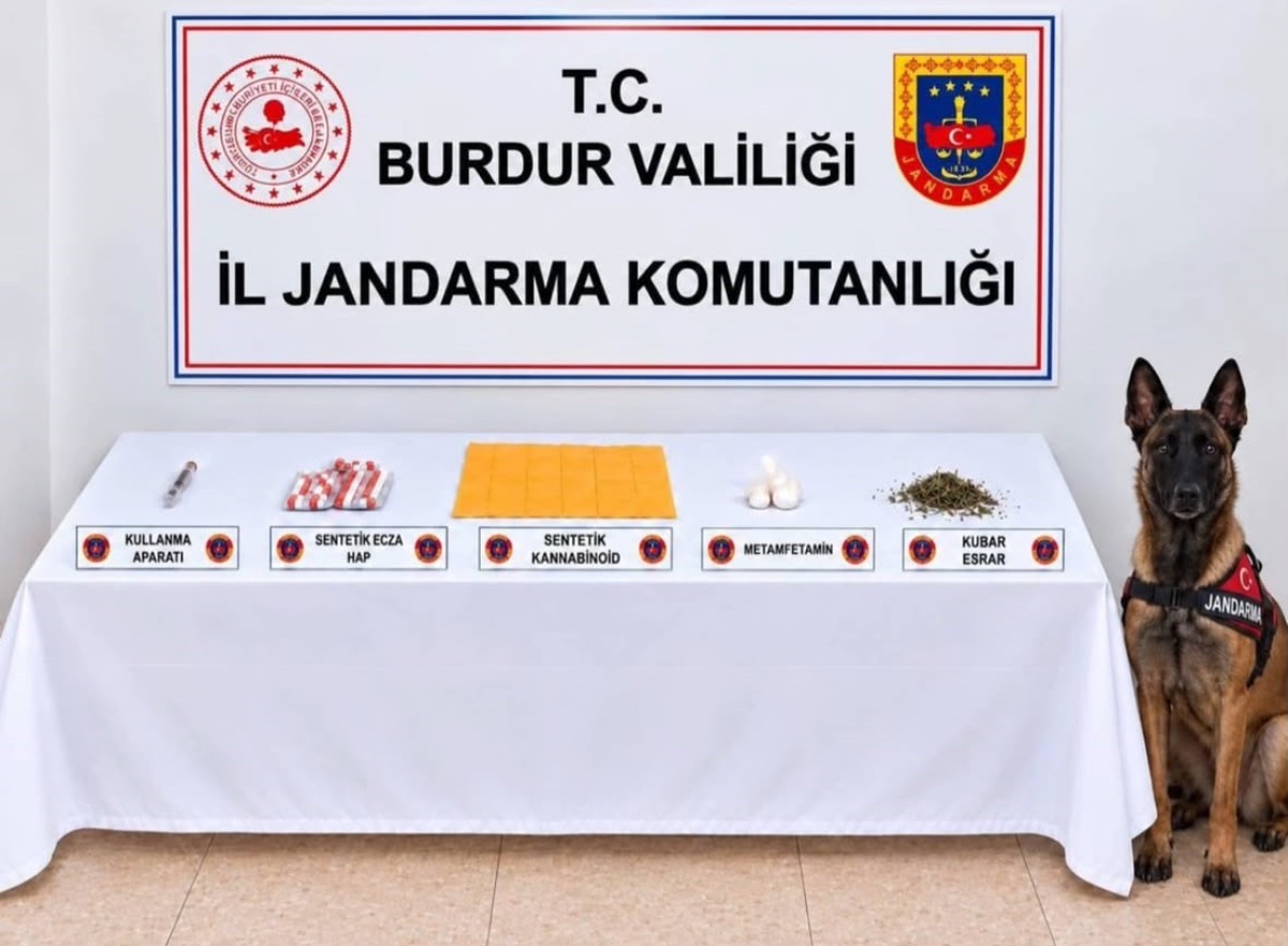 Burdur Ağlasun\'da 3 şüpheli tutuklandı, 6 bin 600 kullanımlık bonzai ele geçirildi