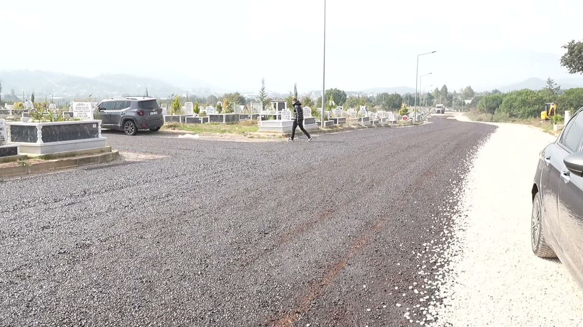 Bursa Büyükşehir Belediyesi, Kestel Erdoğanköy Kent Mezarlığı\'nda 4,5 km yol yeniledi