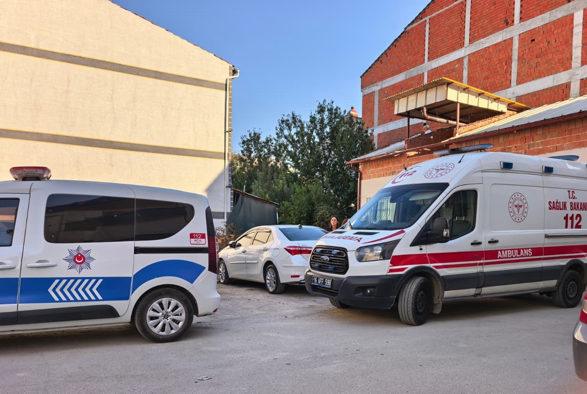 Bursa İnegöl\'de 63 yaşındaki adam evinde hareketsiz bulundu, yaşamını yitirdi