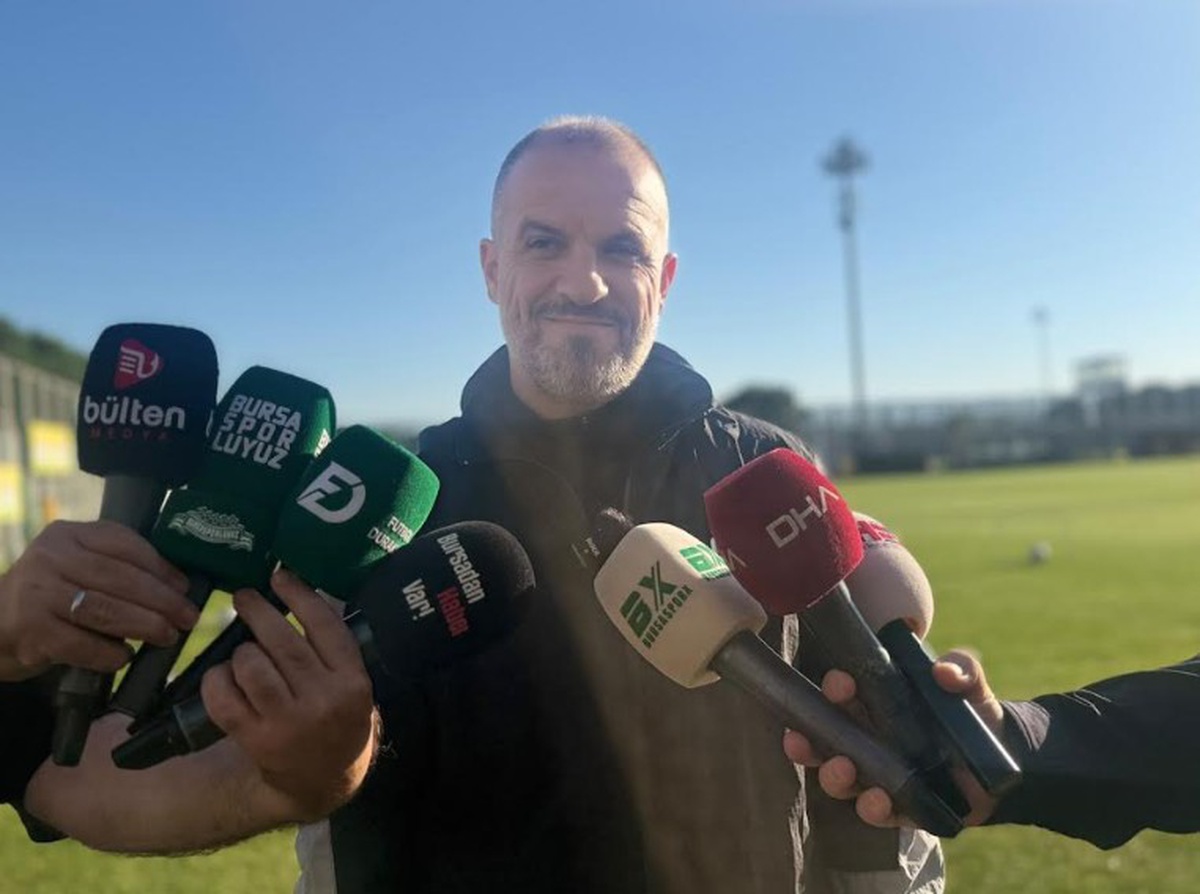 Bursaspor\'da Mustafa Er, Iheanacho\'yu gol atsın diye transfer ettiklerini açıkladı