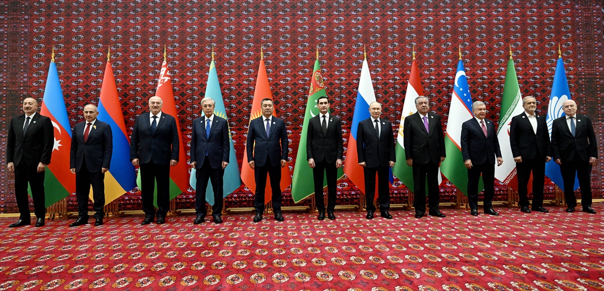 Caparov, Avaza\'daki BDT zirvesinde Aytmatov\'un 100. yılı için ortak etkinlik önerdi