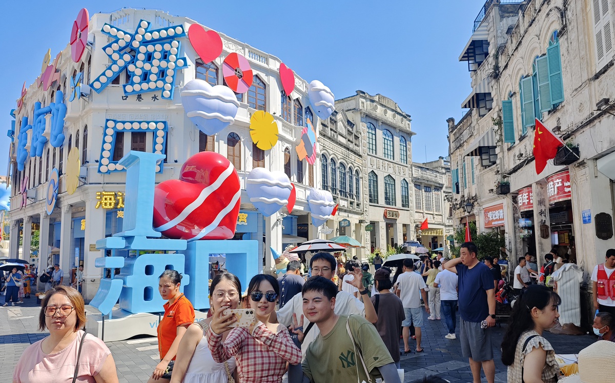 Yedi günlük Ulusal Gün tatilinde Çin\'de 826 milyon yerli turist seyahat etti