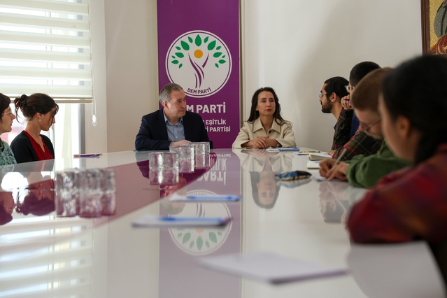 DEM Parti Eş Genel Başkanları, Enternasyonal Gençlik Heyeti'ni ağırladı
