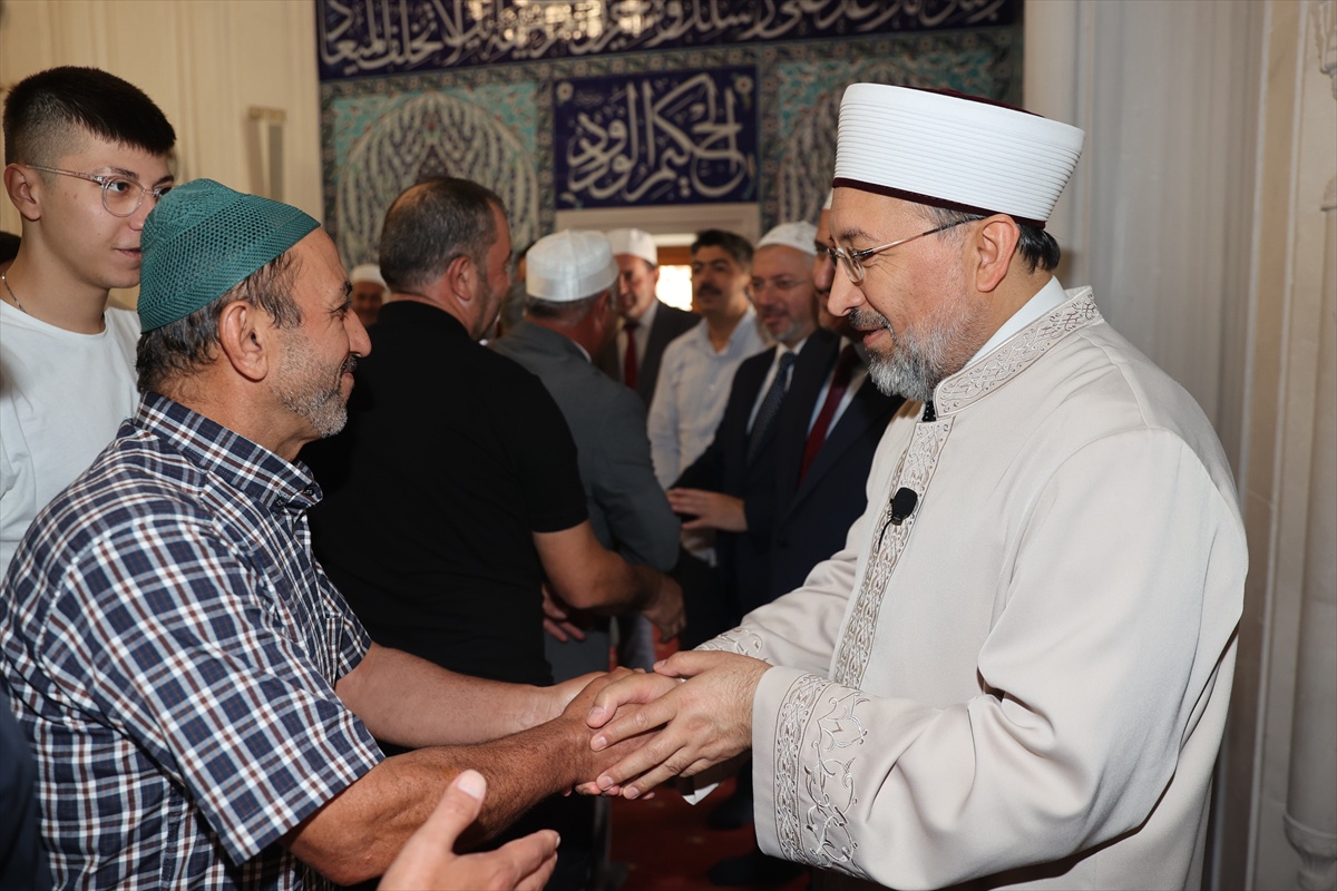 Diyanet İşleri Başkanı Arpaguş, KKTC temaslarında Hala Sultan Camisi\'nde hutbe okudu