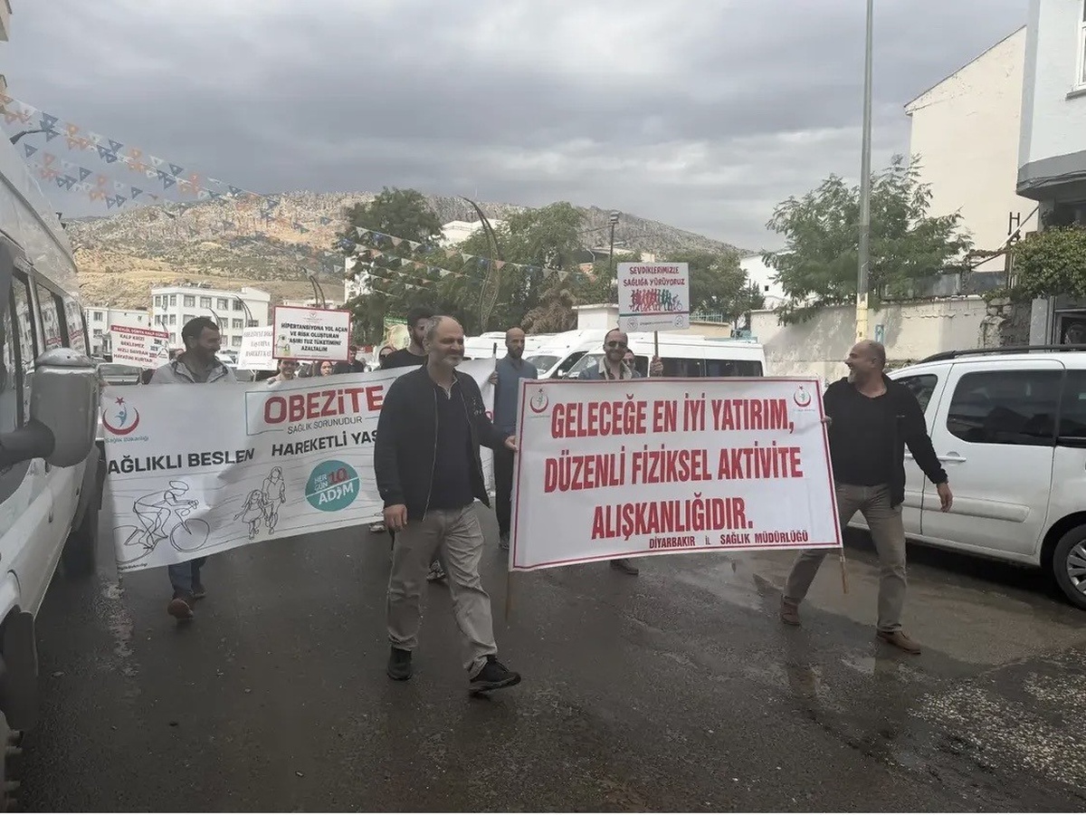 Diyarbakır Çermik\'te sağlıkçılar obezite yürüyüşü yaptı, Fırat Türken de katıldı