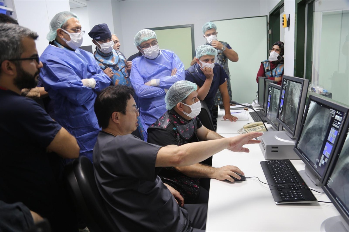 Diyarbakır\'da çocuk kalp merkezinde 2 çocuk hastaya pulmoner kapak takıldı