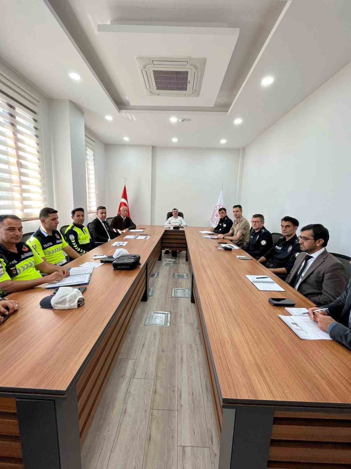 Diyarbakır Dicle\'de okul güvenliği ve uyuşturucuyla mücadele toplantısı yapıldı