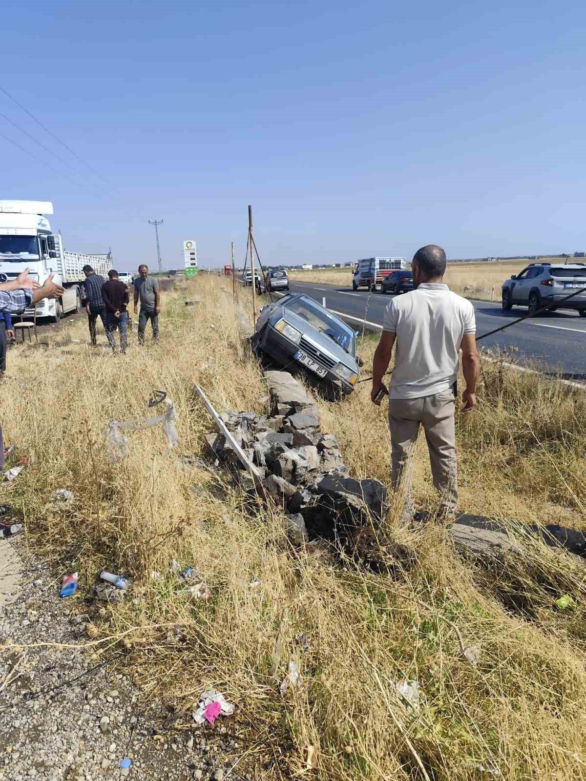 Diyarbakır Çınar\'da iki araç çarpıştı, kazada yaralanan 1 kişi hastaneye kaldırıldı