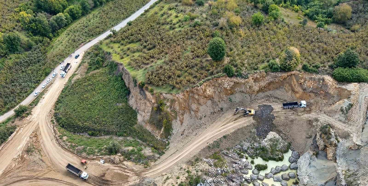 Düzce Çilimli\'de atık döken 8 şüpheliye işlem başlatıldı, 3 kamyon ele geçirildi