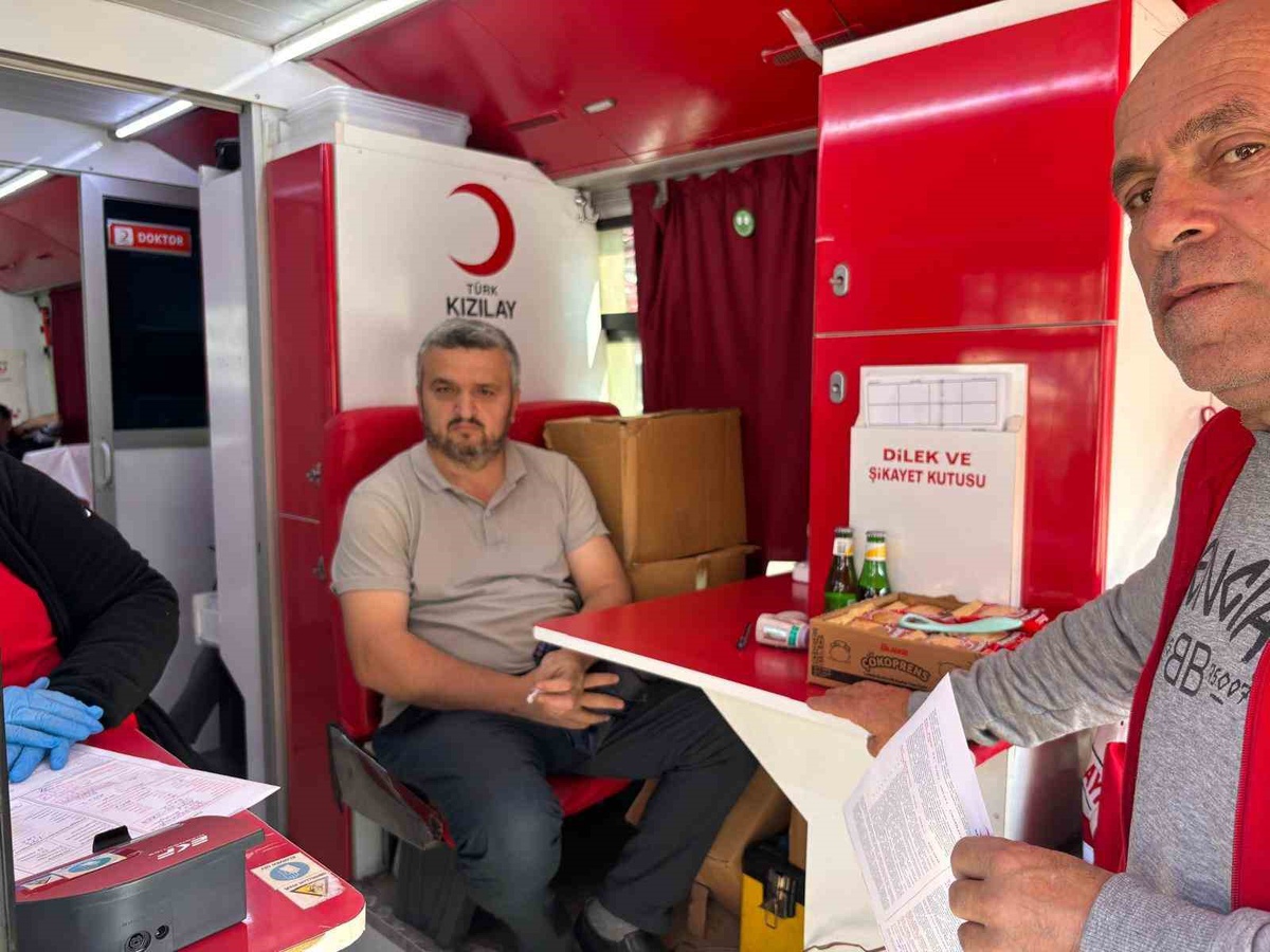 Düzce\'de 107 imam ve müezzin, Kızılay\'a kan bağışıyla stoklara destek verdi