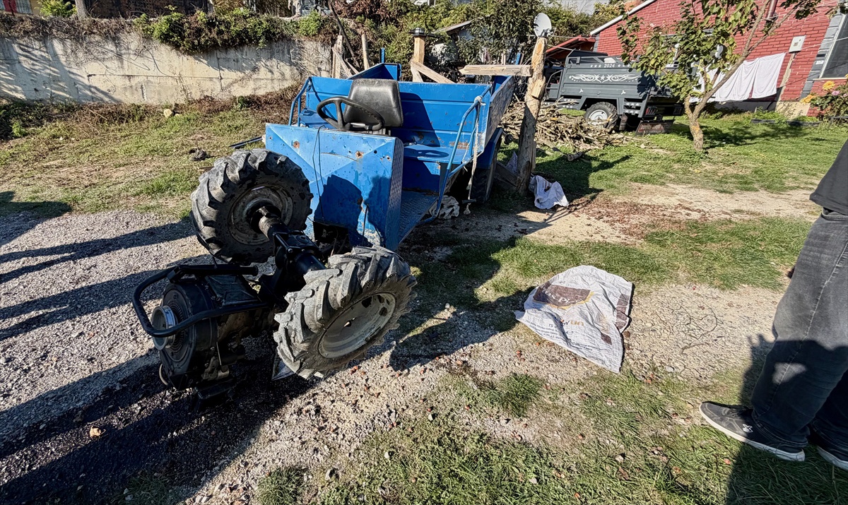 Düzce\'de tarım aracı kontrolden çıktı, 1 kişi öldü, 1 kişi yaralandı