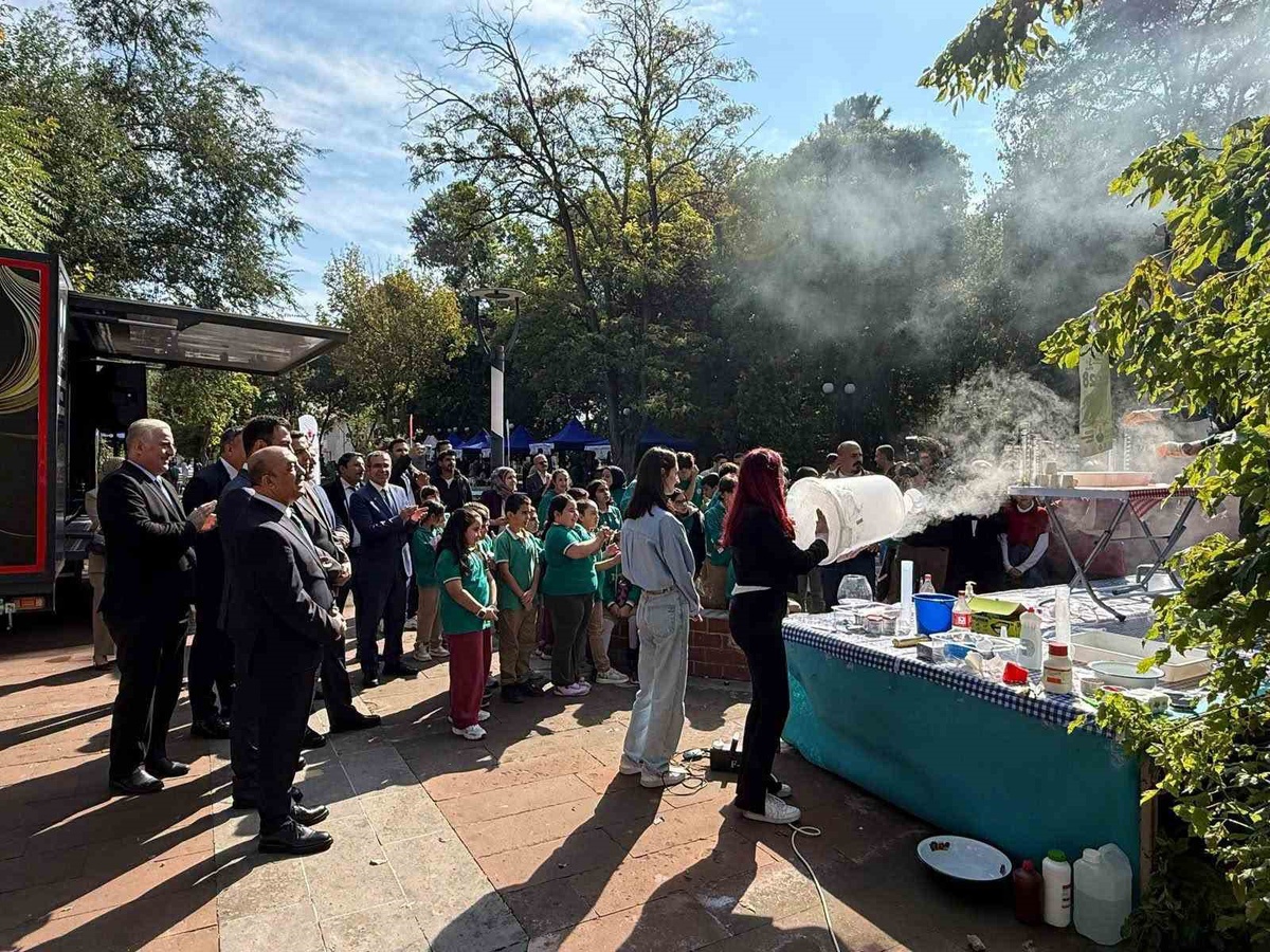 Erzincan\'da Bilim Şenliği-3 başladı, 3 günde 8 bin 700 kişiye ulaşılması hedefleniyor