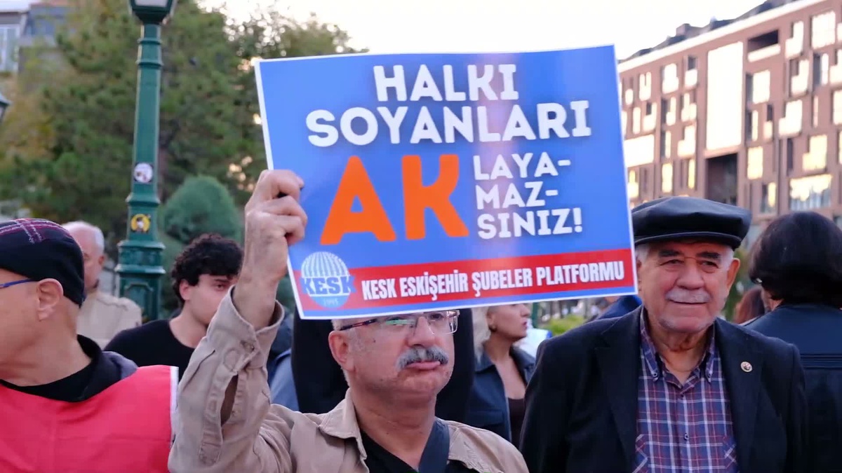 Eskişehir\'de 2,2 milyar liralık fon soruşturması Taşbaşı\'na yürüyerek protesto edildi