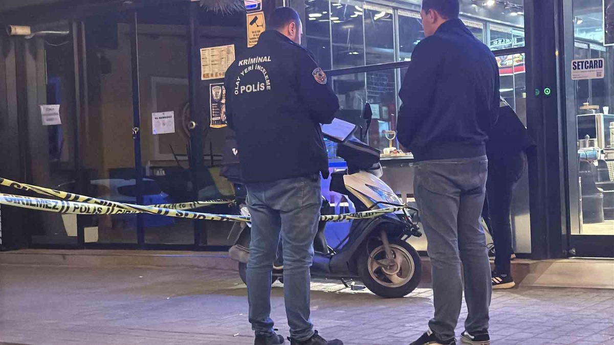 Eskişehir Tepebaşı\'nda bıçaklı saldırıda bir kişi hafif yaralandı