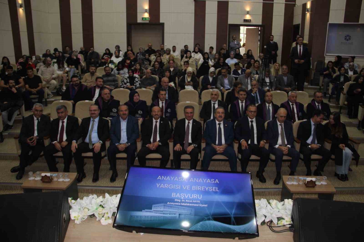 ETÜ\'de 2026-2027 akademik yılı Anayasa Mahkemesi üyesi Akyel\'in ilk dersiyle açıldı
