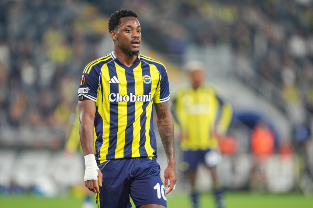 Fenerbahçe'nin yolladığı futbolcu tesislerde çırılçıplak geziyormuş