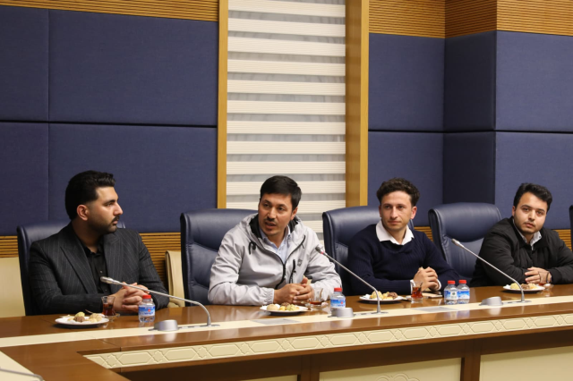Fuat Oktay, Afgan öğrencilerle Meclis'te bir araya geldi