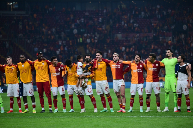 Galatasaray, 10 kişi kaldığı maçta son anlarda attığı gollerle güldü