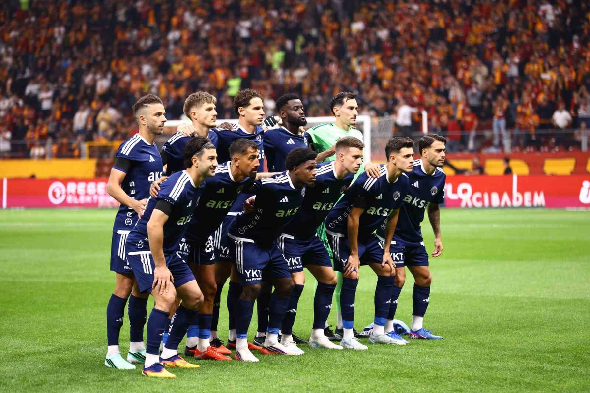 Kasımpaşa, Galatasaray\'a 3-1 yenilerek bu sezon ligde ilk kez mağlup oldu