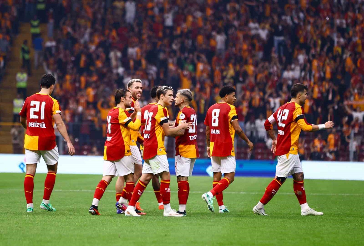Galatasaray, Kasımpaşa\'yı 3-1 yenerek 39 maçlık iç saha yenilmezliğini sürdürdü.