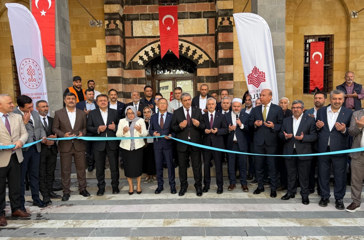 Gaziantep\'te tarihi Tahtani Camii restorasyon sonrası yeniden ibadete açıldı