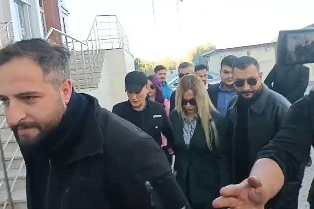 Güllü davasında dikkat çeken ayrıntı! Tuğyan\'ın avukatı korumalarla geldi