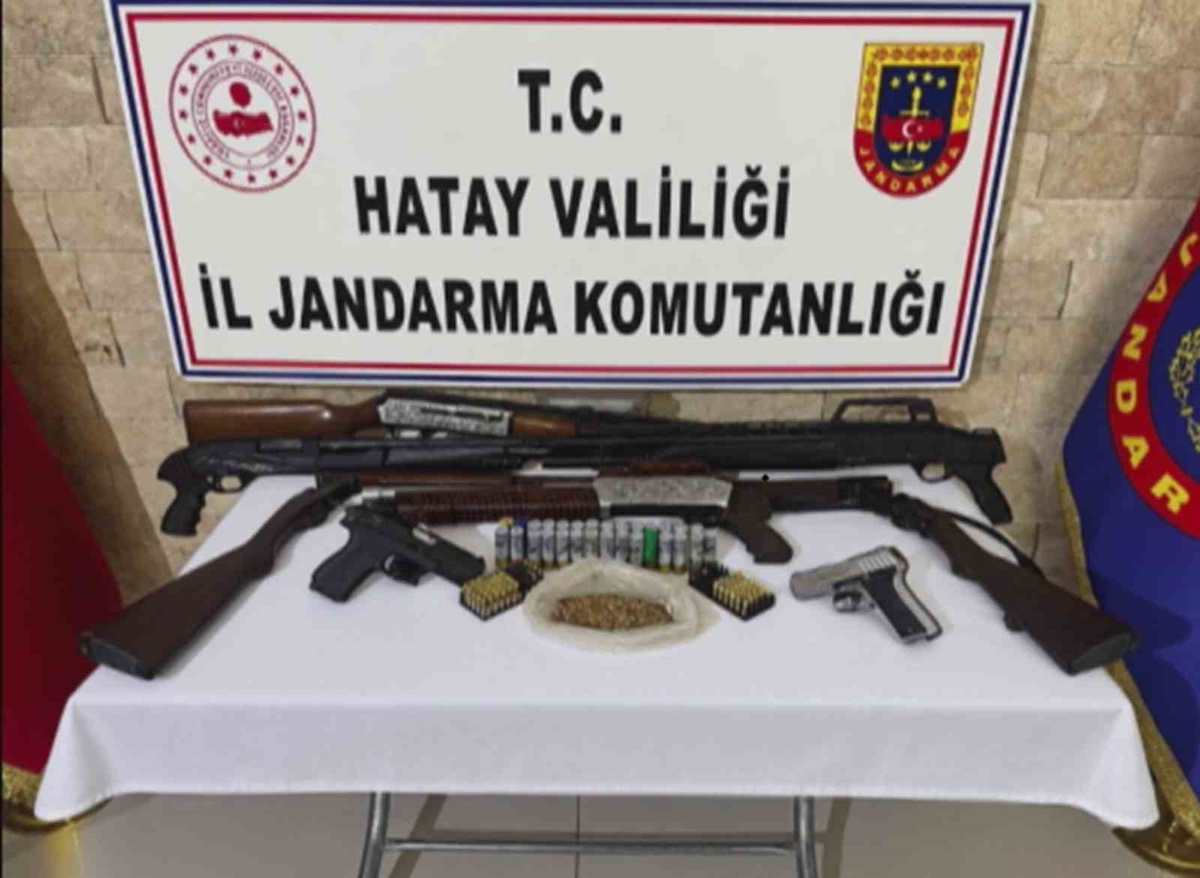 Hatay\'da jandarma baskınında 6 av tüfeği ve 2 tabanca ele geçirildi