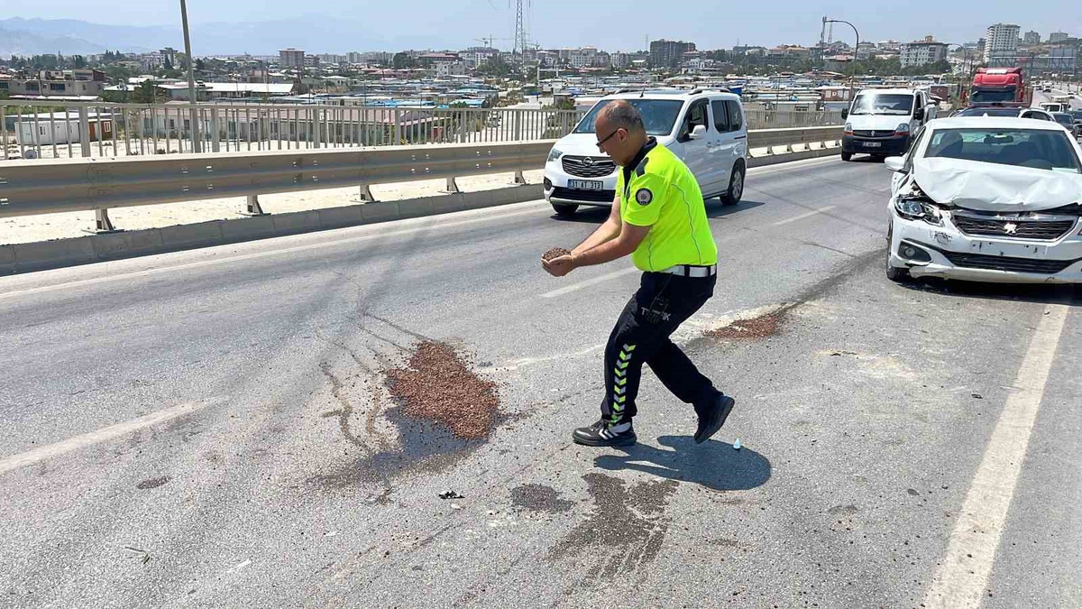 Hatay\'da örnek davranış sergileyen 3 polis başarı belgesi aldı