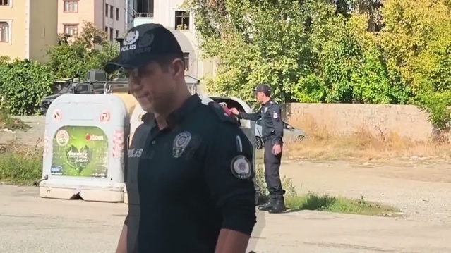 Iğdır Bağlar'da şüpheli valiz fünyeyle kontrollü patlatıldı, içi boş çıktı