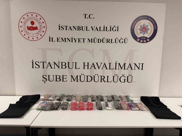 İstanbul Havalimanı'nda korse yeleğe gizlenmiş 8 kilo 250 gram metamfetamin bulundu
