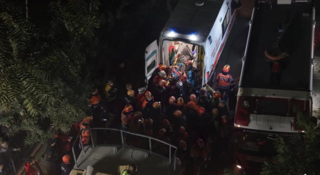 İstanbul'da çöken bina enkazındaki son kişi de çıkarıldı! Ölü sayısı 5'e yükseldi
