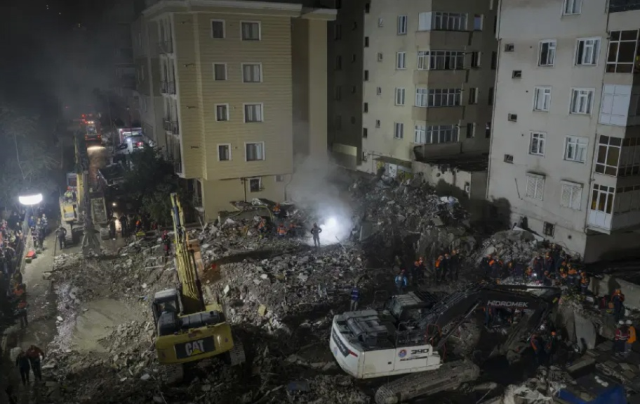 İstanbul'da çöken bina enkazındaki son kişi de çıkarıldı! Ölü sayısı 5'e yükseldi