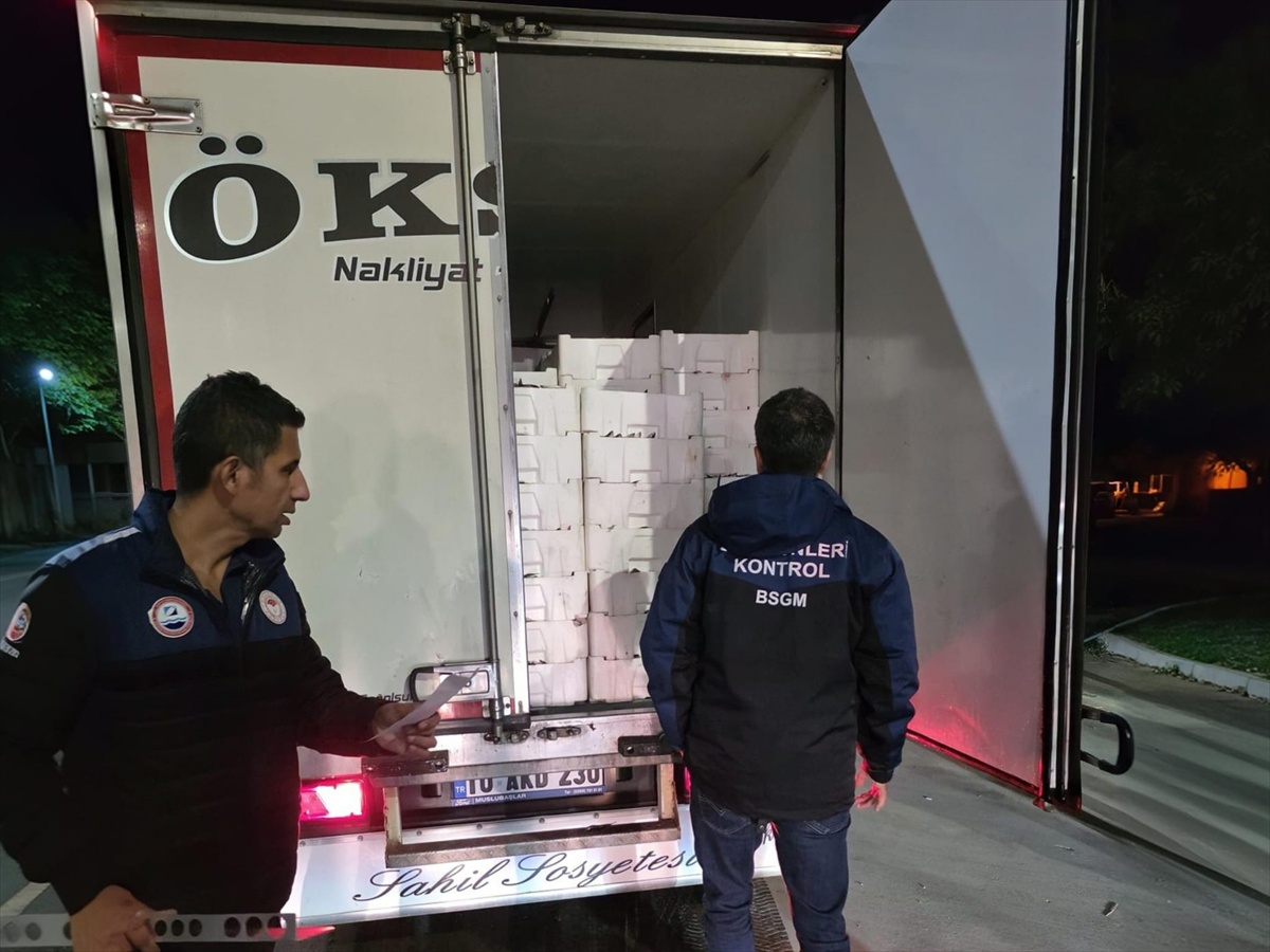 İzmir Su Ürünleri Hali\'nde 8 kilo yasak orfoza el konuldu, ilgililere ceza verildi