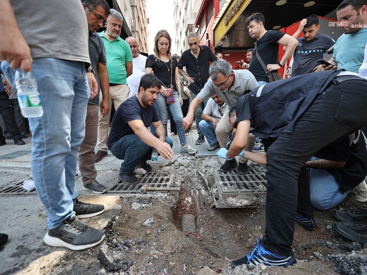 Mahkeme, İzmir\'deki elektrik akımı davasında duruşmayı 8 Ocak 2027\'ye erteledi