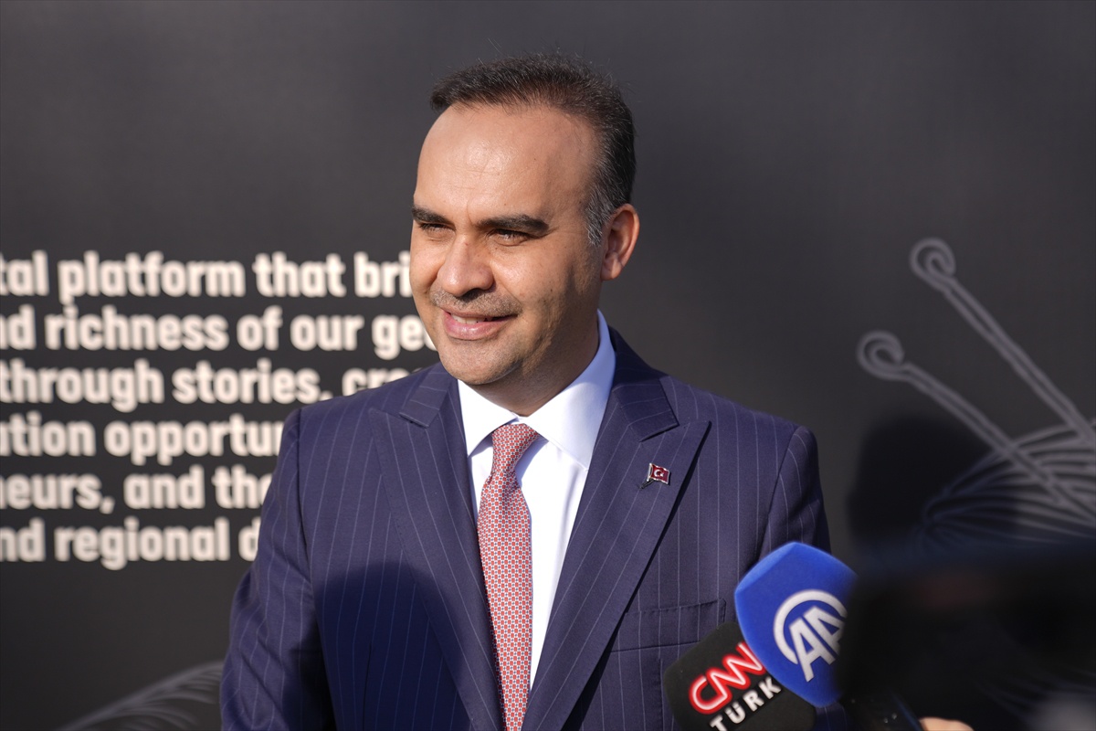 Bakan Kacır, IAC 2026\'nın bugüne kadarki en büyük uzay kongresi olduğunu söyledi