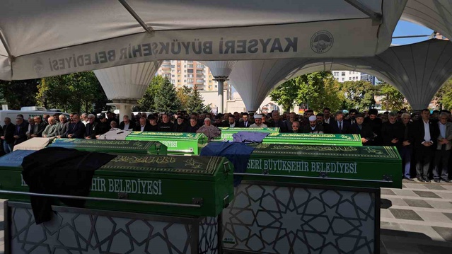 Kayseri İncesu'da kazada ölen 3 kişi için Hulusi Akar Camii'nde cenaze namazı kılındı