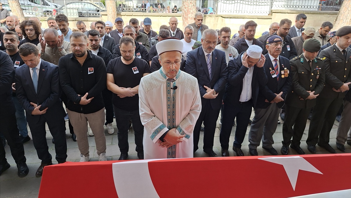 Kıbrıs gazisi Hikmet Deniz, Bafra\'da son yolculuğuna uğurlandı