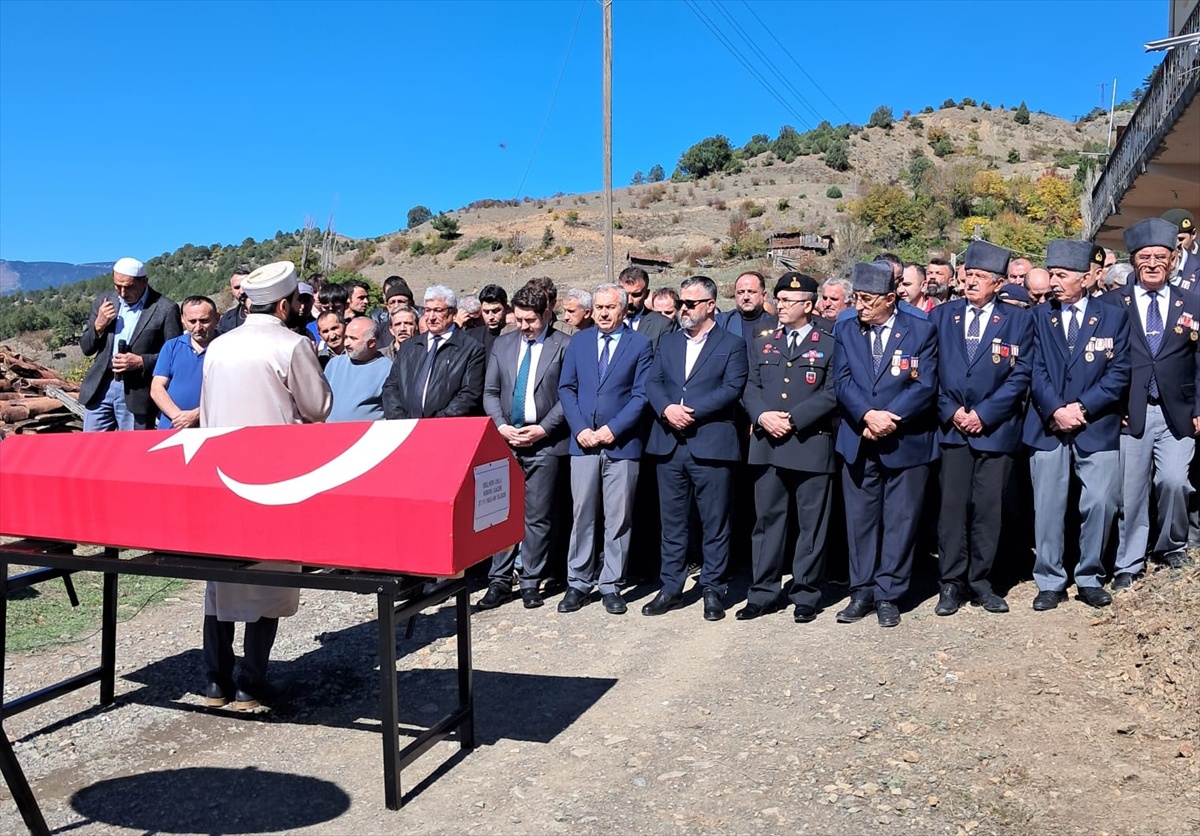 Kıbrıs gazisi Selver Uslu, Kastamonu Araç\'ta son yolculuğuna uğurlandı