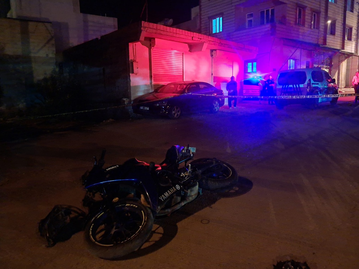 Kilis\'te iddiaya göre rögar kapağına çarpan motosiklet sürücüsü ağır yaralandı