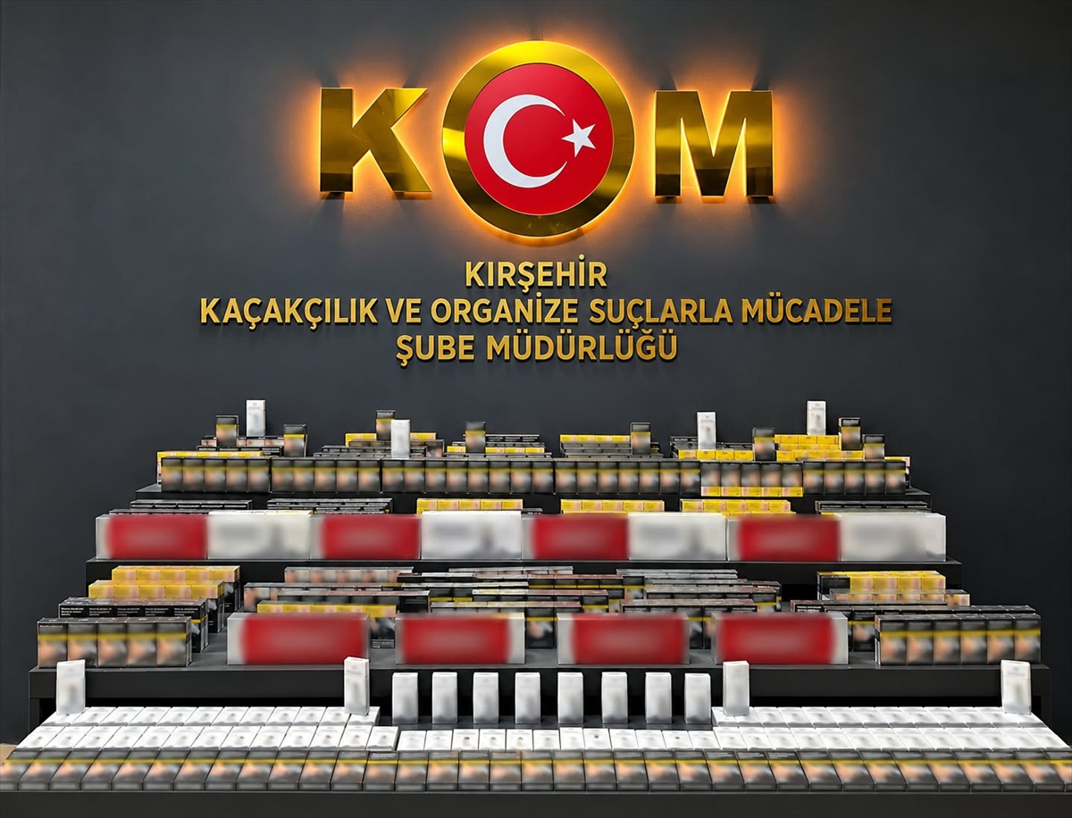 Kırşehir\'de durdurulan otomobilde 1250 paket kaçak sigara ele geçirildi