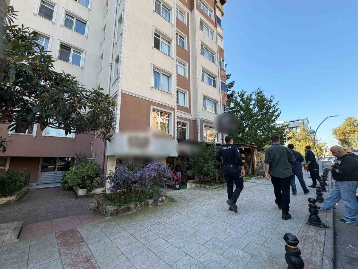 Kocaeli\'de kuaföre sığınmaya çalışan eski eş, 4 el ateşle öldürüldü, zanlı yakalandı